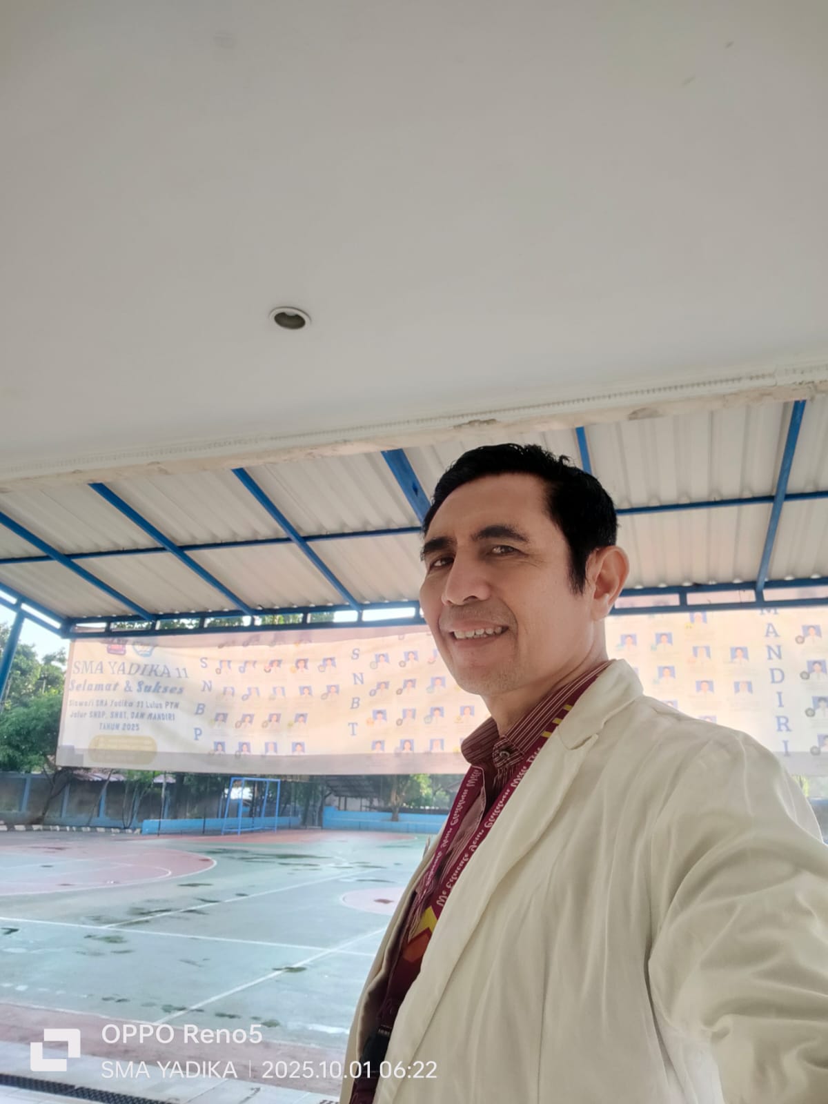 Mr. Anwar Guru Bahasa Inggris